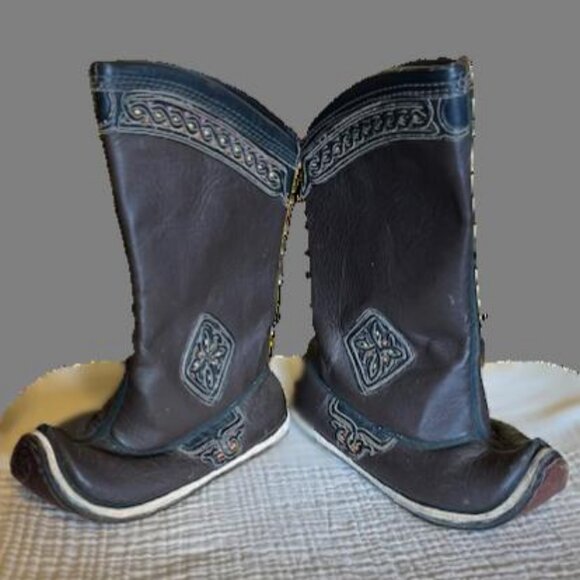 Unisex Mongolian style boots with embroidered ornaments - Picture 1 of 8